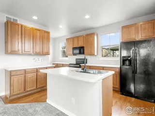 Photo #3: 981944 Listing