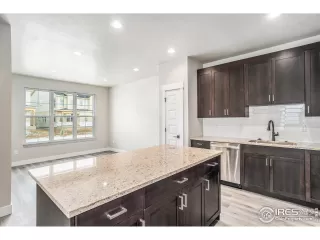 Photo #6: 981979 Listing