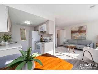 Photo #1: 982000 Listing