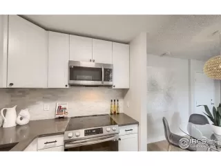 Photo #5: 982011 Listing