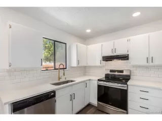 Photo #5: 9820282 Listing