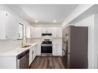 Photo #6: 9820282 Listing