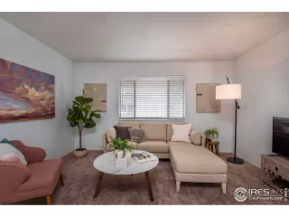 Photo #5: 982270 Listing