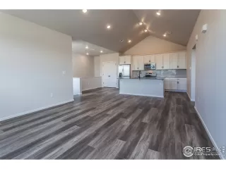 Photo #4: 982381 Listing