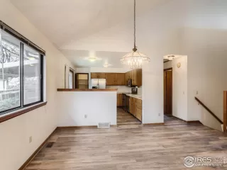 Photo #5: 982446 Listing