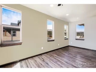 Photo #5: 982538 Listing