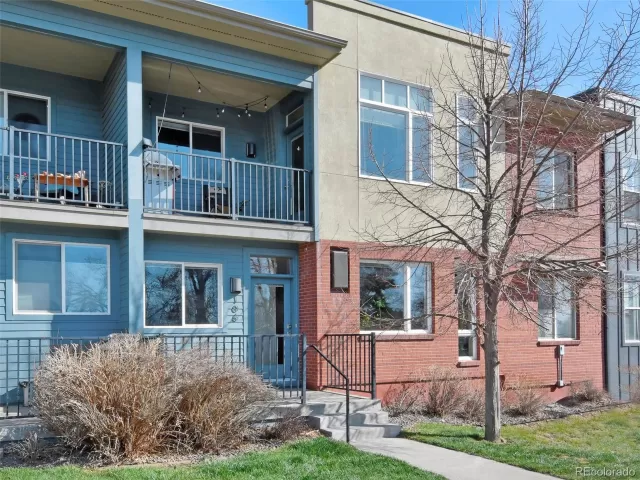 MLS: 9827031 Condo For Sale