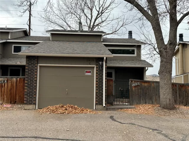 MLS: 9827741 Condo For Sale