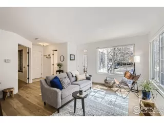 Photo #4: 982803 Listing