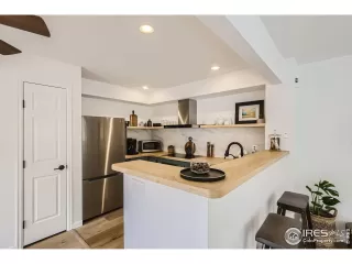 Photo #6: 982803 Listing