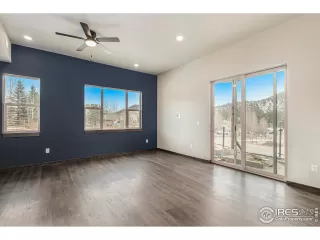 Photo #5: 982813 Listing