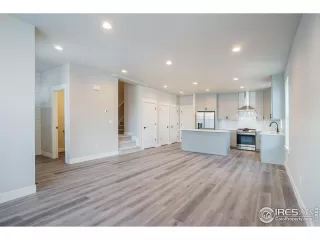 Photo #5: 983075 Listing