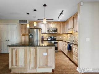 Photo #5: 983157 Listing