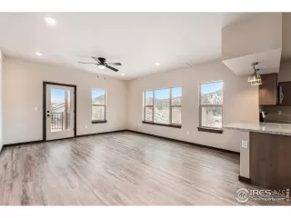 Photo #5: 983480 Listing