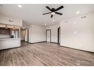 Photo #6: 983480 Listing