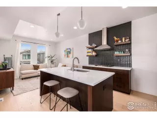 Photo #4: 983551 Listing