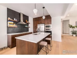 Photo #5: 983551 Listing