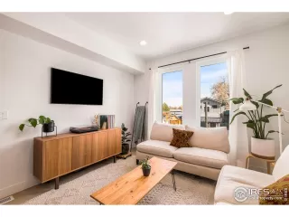 Photo #6: 983551 Listing