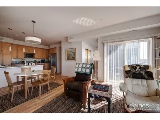 Photo #5: 983681 Listing