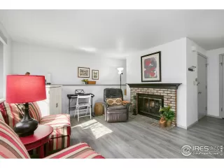 Photo #5: 983818 Listing