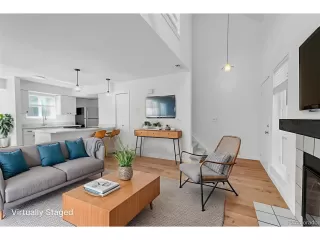 Photo #5: 9838476 Listing