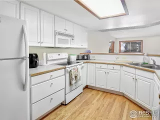 Photo #6: 983877 Listing