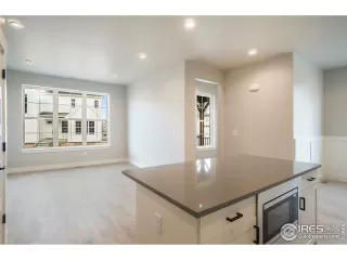 Photo #2: 983899 Listing