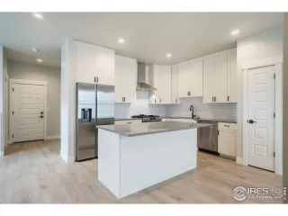 Photo #3: 983899 Listing