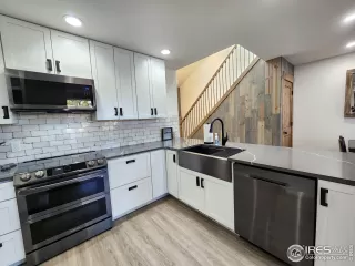 Photo #2: 983960 Listing