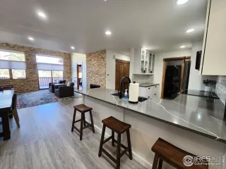 Photo #5: 983960 Listing