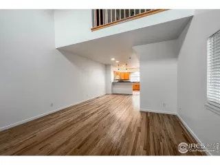 Photo #6: 984028 Listing