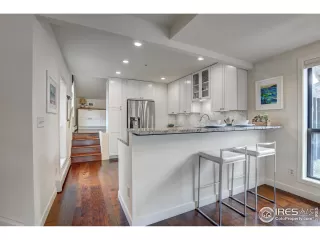 Photo #4: 984046 Listing 