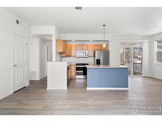 Photo #5: 984070 Listing