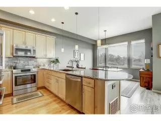 Photo #4: 984073 Listing