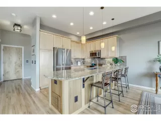 Photo #5: 984073 Listing