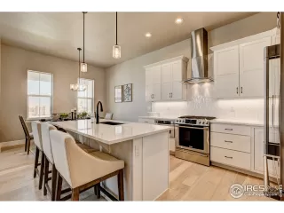 Photo #6: 984092 Listing