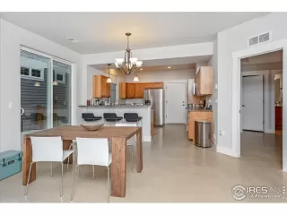 Photo #5: 984188 Listing