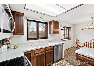 Photo #6: 984216 Listing