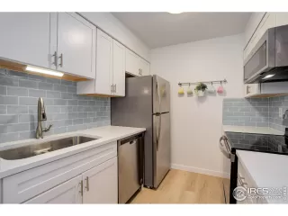 Photo #5: 984240 Listing