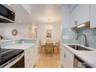 Photo #6: 984240 Listing