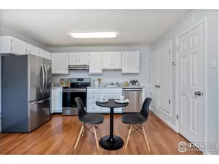 Photo #5: 984245 Listing