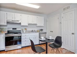 Photo #6: 984245 Listing