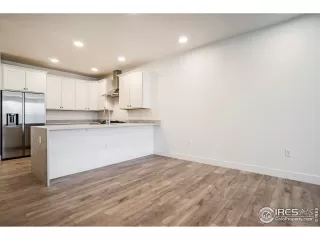 Photo #4: 984282 Listing