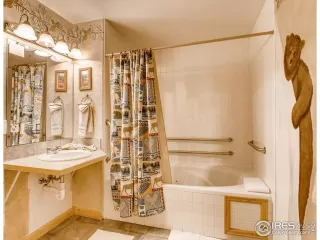 Photo #4: 984291 Listing