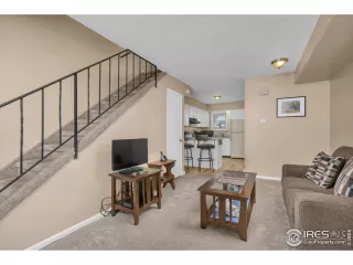 Photo #5: 984318 Listing