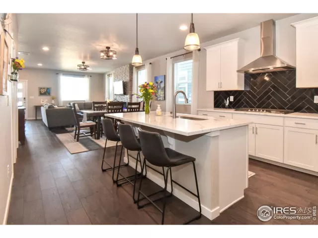 MLS: 984323 Condo For Sale