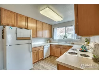 Photo #5: 984395 Listing