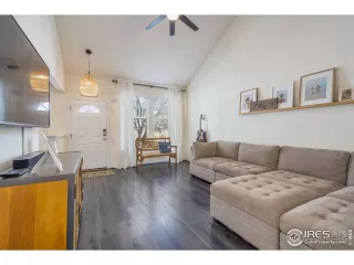 Photo #5: 984404 Listing