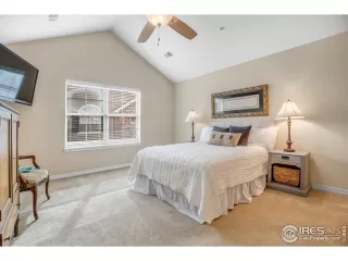 Photo #5: 984405 Listing