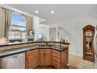 Photo #6: 984416 Listing